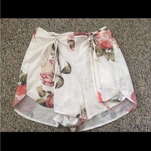 L’atiste Floral Tie Shorts